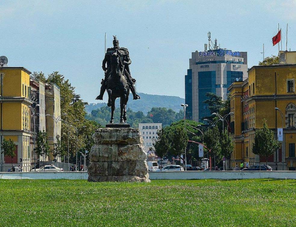 Tirana, Albanija, VIKI